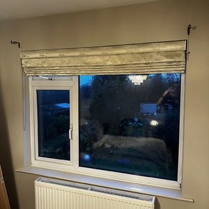 Roman Blind With Pelmet 